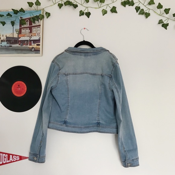 AEROPOSTALE LIGHT WASH DENIM JACKET - Picture 2 of 3